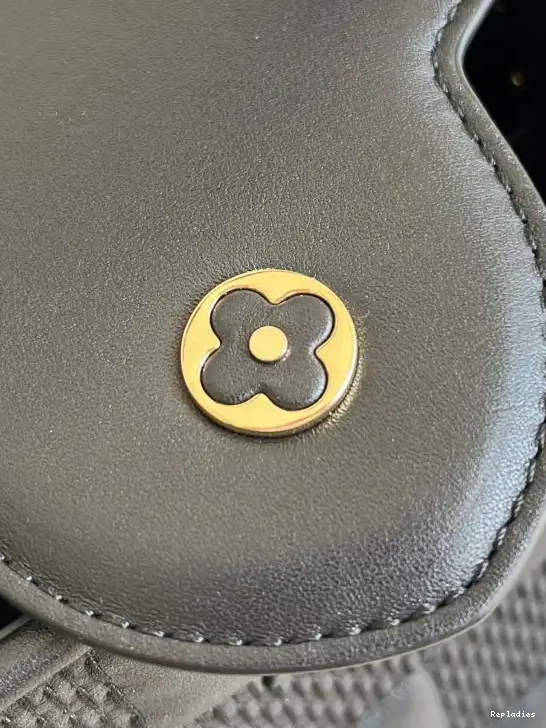 Rep ladies LOUIS CAPUCINES BB VUITTON 0605
